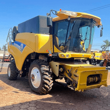 Colheitadeira New Holland  CR 6080 DUAL com Plataforma Caracol 30 Pés - Ano 2014